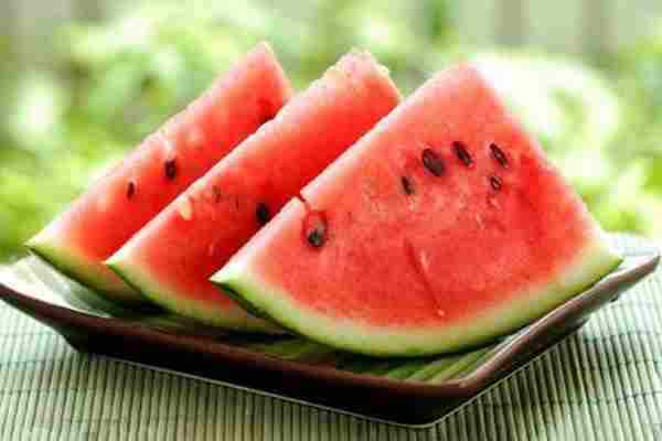 夏日吃西瓜的10大禁忌 让你健康一夏_吃西瓜有哪些注意事项_吃西瓜的禁忌有哪些-