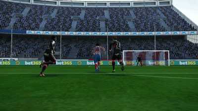 《实况足球2013》怎么控向射门 神技控向射门详细教学