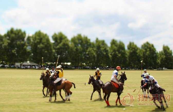 疯狂摄影技术:大个子变小矮人之移轴倾斜摄影