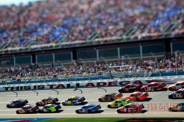 疯狂摄影技术:大个子变小矮人之移轴倾斜摄影