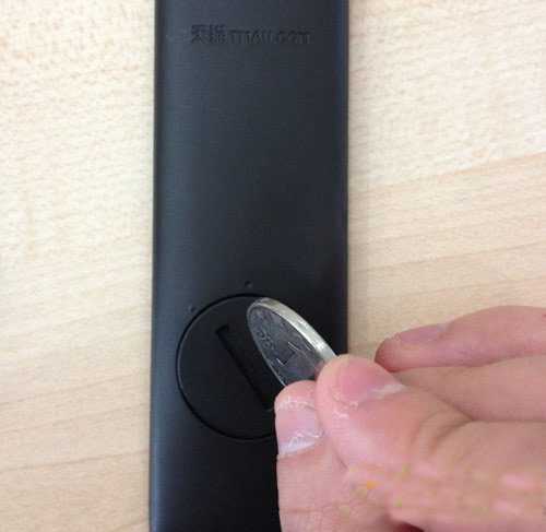 天猫魔盒遥控器电池怎么装?天猫魔盒遥控器电池安装教程